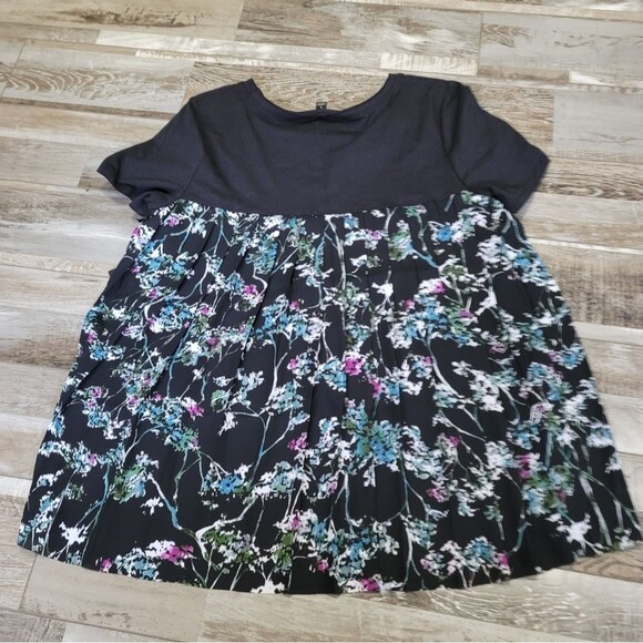 New Simply Vera Black Floral Top Size Small - Picture 2 of 7